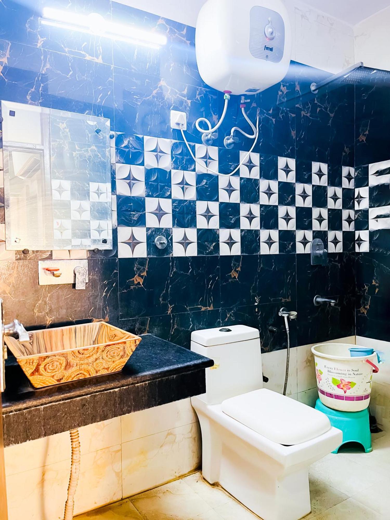 Hotel Dream - Sarai Kaley Khan Bus Stop New Delhi