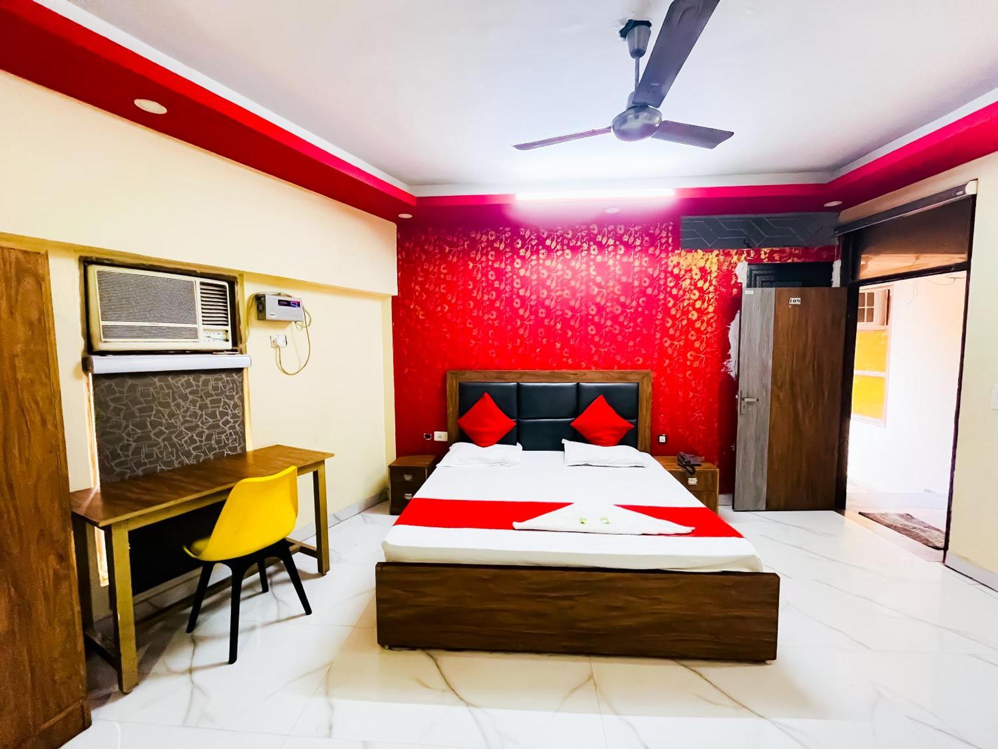 Dream - Sarai Kaley Khan Bus Stop New Delhi